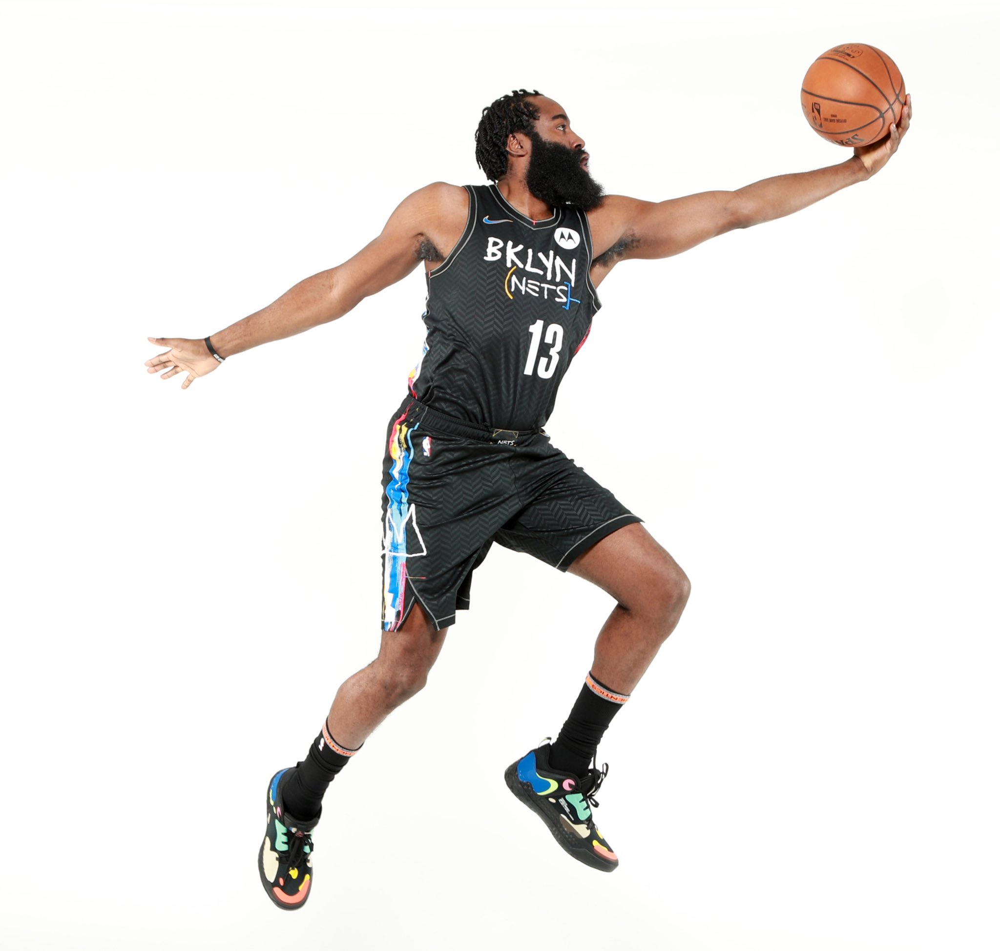 队友为他让球点，暖心瞬间（队友把点球机会让给他，暖心一幕）