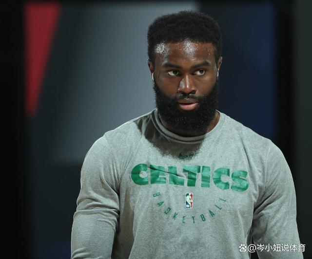 年薪2亿年薪，转会费将超过5300万！沙特不放弃萨拉赫，新月最可能出手（沙特仍不放弃萨拉赫：年薪或达2亿，转会费超5300万，新月最可能出手）