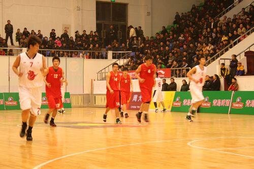 湖人惨败，詹姆斯赛后暗示球权分配有问题，没有打出团队篮球（湖人大败，詹姆斯赛后指球权分配存问题，团队篮球未能打出来）