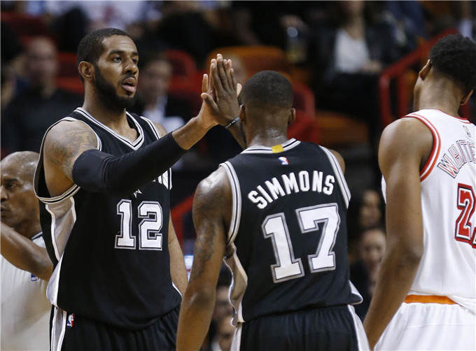 凯塞多与赖斯英超数据对比：前者更偏对抗，后者长于创造机会（英超数据对比：凯塞多更强对抗，赖斯更善于创造机会）