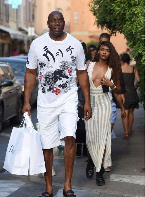 早报：不求同年同月同日生，但求同年同月同日2-2（早报：不必同生同月同日，只盼同年同月同日齐演2-2）