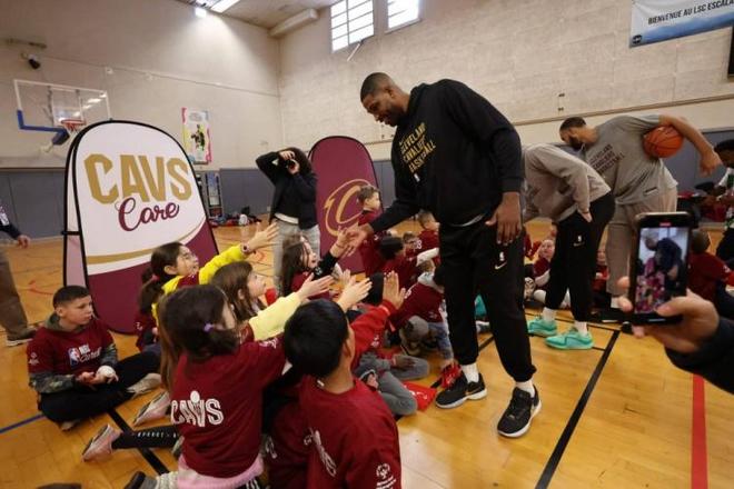 黄冈浠水：小小羽毛球拍 织就乡村共富梦（黄冈浠水：一支羽拍点亮乡村共富梦）